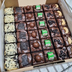 [36 Potong] Brownies Fudgy Premium Toping Mix Random